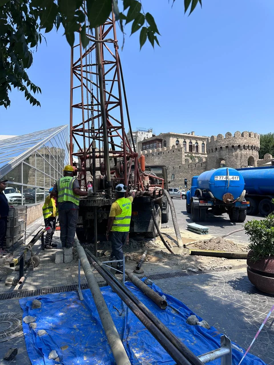 İçərişəhər metrosu sonrası dönmə kamerası və yeraltı dayanacaq